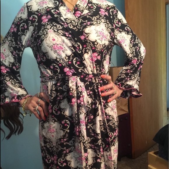 Robes - Picture 3 of 4